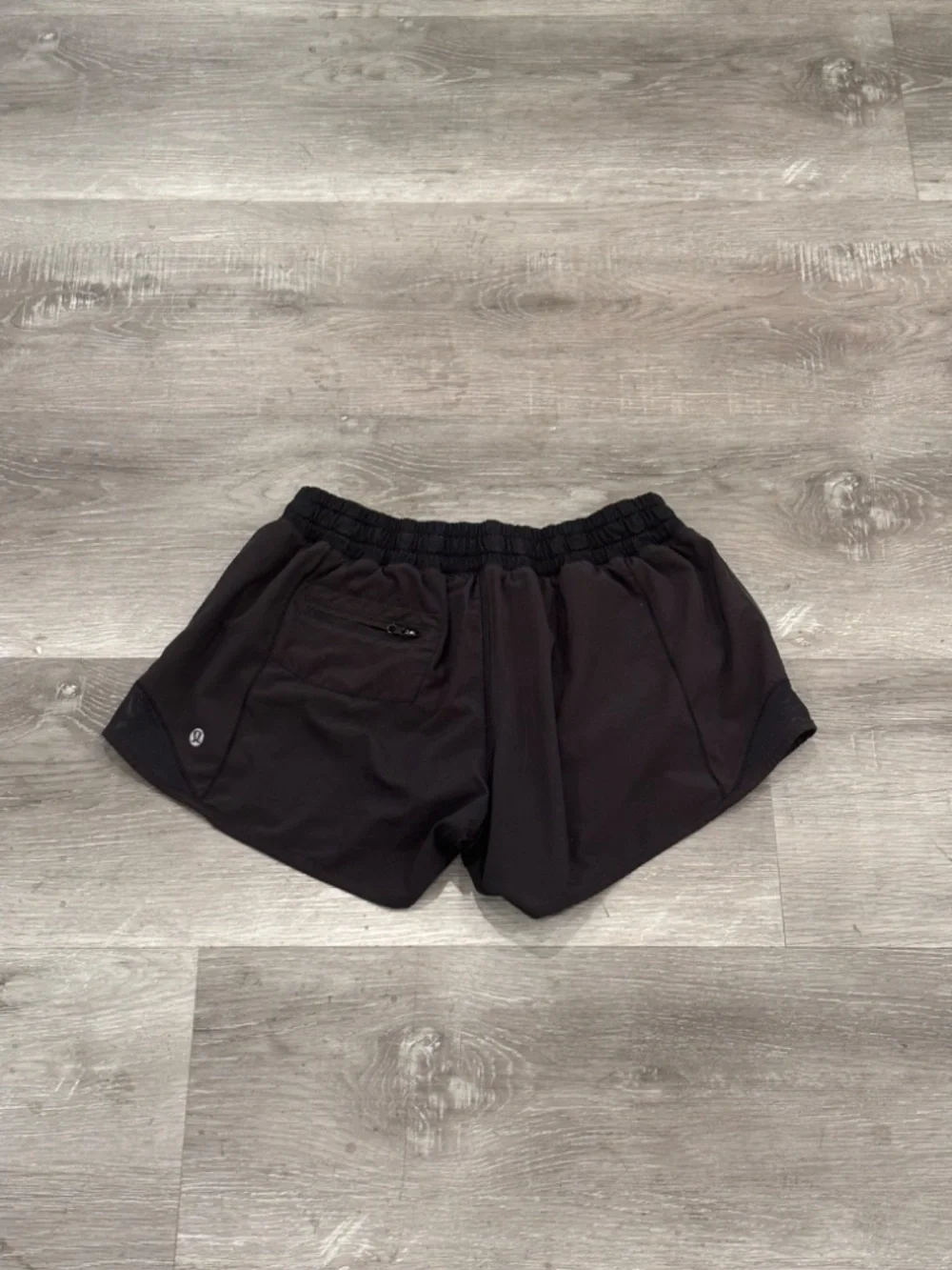 Lululemon Hotty Hot Low-Rise Lined Short 2.5
